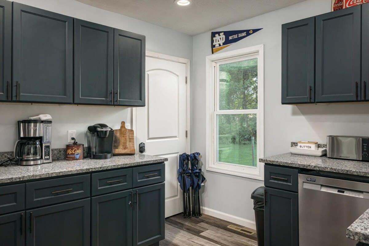 The Lucky Charm Home Of The Fighting Irish! Bbq Outdoor Games Coffee South Bend Zewnętrze zdjęcie